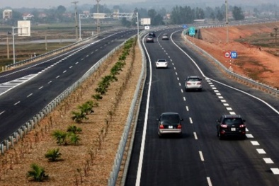 Chuyển làn trên cao tốc nếu mắc sai lầm có thể gây tai nạn thảm khốc