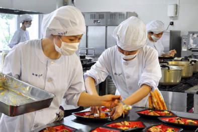 Xuất siêu sau 8 tháng vượt dự báo của chuyên gia