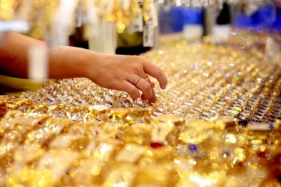 Giá vàng ngày 26/10: Vàng trong nước, thế giới 'dắt tay' tăng lên