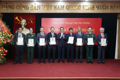 Bộ trưởng Bộ KH&CN Chu Ngọc Anh nhận Kỷ niệm chương “Vì sự nghiệp 13 Win bet mobile mới nhất Đảng”