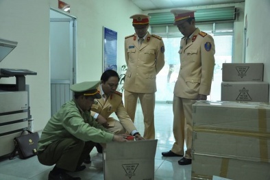 Lô 13Win21 con - Tri ân hội viên mỗi tháng 2000 tỷ Hàn Quốc gần 1 tỷ buôn lậu bị bắt ở ga Giáp Bát