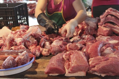 Thịt lợn bán ế vì giá cao gấp đôi