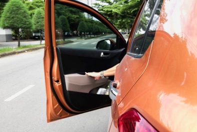 Cảnh báo những điều tài xế hay quên nhất khi tắt máy đỗ xe ô tô làm xe nhanh hỏng, trộm nhòm ngó