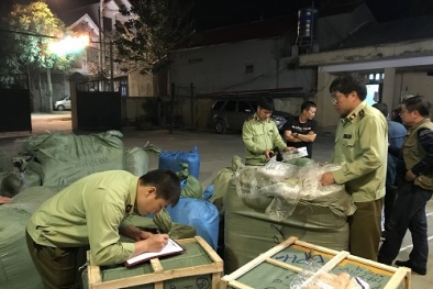 Thu giữ nhiều hộp phấn trang điểm không rõ nguồn gốc