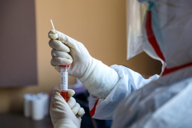 Vợ chồng tỷ phú Bill Gates quyên góp 100 triệu USD nghiên cứu vắc-xin chống virus Corona