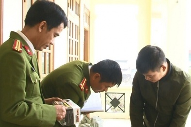 Chặn đứng xe vận chuyển hơn 100.000 khẩu trang không rõ nguồn gốc 