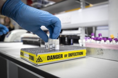 Bộ kit test nhanh virus corona chủng mới có hình dạng chiếc tăm bông