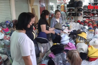 Mũ, kính chống Covid-19 'đắt như tôm tươi', có thần thánh như quảng cáo?