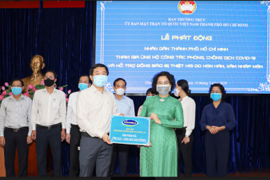 Vinamilk đồng hành tiếp sức cho đội ngũ cán bộ y tế tuyến đầu chống dịch Covid-19