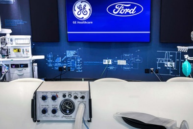 Ford Motor 'bắt tay' GE Health sản xuất 50.000 máy thở ứng phó với Covid-19