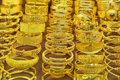 Giá vàng hôm nay 2/4: Tiếp tục lao dốc, rời mốc 1.600 USD