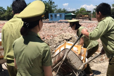 Gần hai tạ ruột Hến đã bốc mùi hôi thối không rõ nguồn gốc xuất xứ bị tiêu thủy