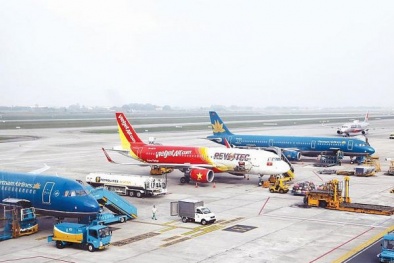 Giá vé máy bay tăng cao trở lại