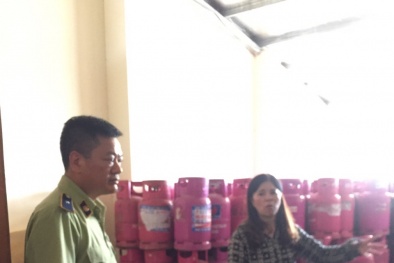 13Win22 com hiện đang mở 144 LPG chai nhãn hiệu PetroVietNam Gas có dấu hiệu là hàng trôi nổi