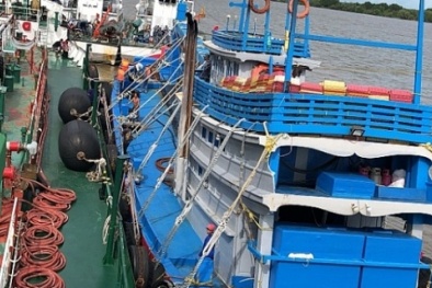Ngang nhiên sang mạn 1.000m3 dầu DO trái phép trên biển