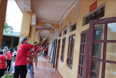 Bàn giao công trình sửa chữa và tặng quà cho học sinh trường hữu nghị Canon-Thác Đất