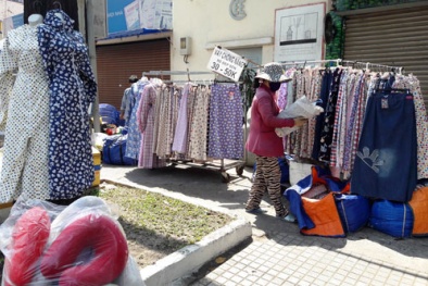 Nguy hại tiềm ẩn từ những chiếc áo chống nắng giá rẻ 