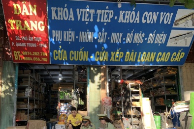 Tạm giữ gần 300 sản phẩm có dấu hiệu giả mạo thương hiệu nổi tiếng