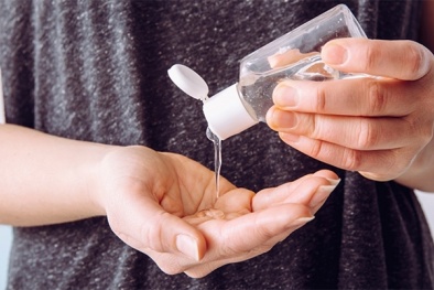 FDA Hoa Kỳ cảnh báo ngộ độc methanol có trong nước sát khuẩn gây tử vong