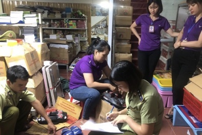 Ngang nhiên bán lượng lớn hàng hóa thời trang, phụ tùng ô tô giả mạo nhãn hiệu nổi tiếng