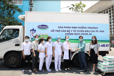 Vinamilk ủng hộ 8 tỷ đồng cho Hà Nội và 3 tỉnh miền Trung chiến đấu chống dịch Covid-19
