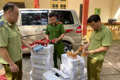 Thu gom dầu hào, nước tăng lực không rõ nguồn gốc về các chợ bán kiếm lời