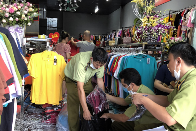 Nhiều hàng hóa giả mạo nhãn hiệu Uniqlo, Nike vẫn được bán công khai 
