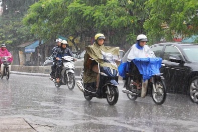 Đi xe máy mùa mưa, cần làm gì để đảm bảo an toàn 
