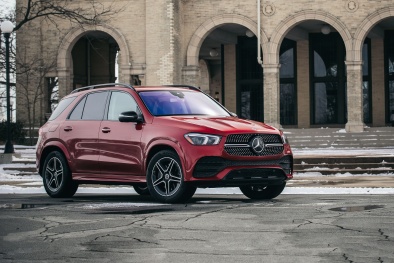 Gần 13.000 chiếc Mercedes-Benz bị triệu hồi do hệ thống logo phát sáng lỗi