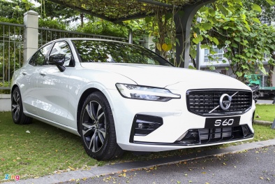 Volvo S60 R-Design giá từ 1,7 tỷ đồng vừa ra mắt có gì để cạnh tranh Mercedes C200?
