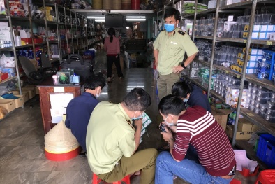 Lô hàng 5.700 chai sữa Ensure lậu, 20.500 gói dầu gội nghi nhái CLEAR bị bắt giữ