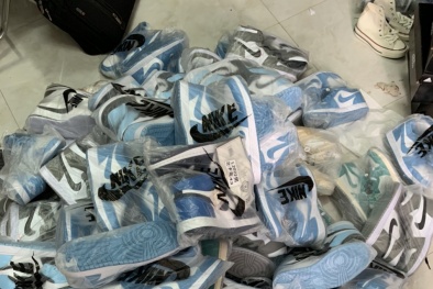 Phát hiện hàng loạt sản phẩm giả mạo nhãn hiệu giày NIKE và bột giặt OMO
