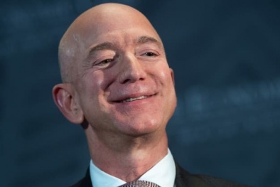 Tỷ phú Bezos lấy lại ngôi giàu nhất thế giới