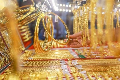 Giá vàng tiếp tục tăng cao: Do lo ngại dịch Covid lây lan nhanh?