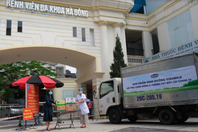 Vinamilk tiếp sức lực lượng tuyến đầu đang ngày đêm xét nghiệm sàng lọc cho người dân TP. Hồ Chí Minh