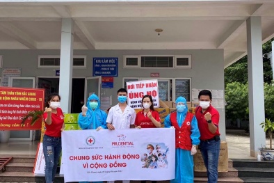 Prudential góp 5 tỷ đồng vào Quỹ vaccine phòng Covid-19, 2.300 bộ đồ bảo hộ cho Bắc Giang