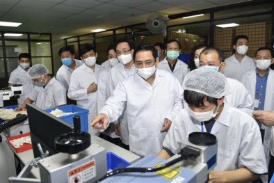 Giao Bộ KH&CN và các bộ, ngành liên quan hỗ trợ sản xuất, chuyển giao công nghệ vaccine COVID-19