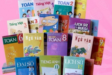 Phụ huynh, học sinh chật vật tìm mua sách giáo khoa cho năm học mới