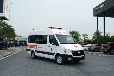 Hyundai Thành Công trao tặng 10 xe Solati cứu thương tăng cường nguồn lực phòng chống dịch Covid-19