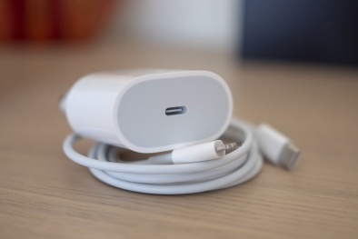 EU buộc Apple phải thay đổi tiêu chuẩn hệ thống sạc iPhone vào năm 2024