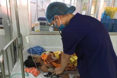 3 chị em trong Đăng ký và nhận 60K 24 bao lì xì miễn phí mỗi ngày bị ngộ độc do hái nấm đen trong vườn rồi đốt lửa nướng ăn 