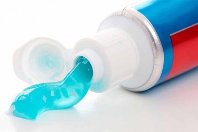 Mỹ cảnh báo: Hóa chất trong kem đánh răng, dầu gội có thể gây tử vong sớm