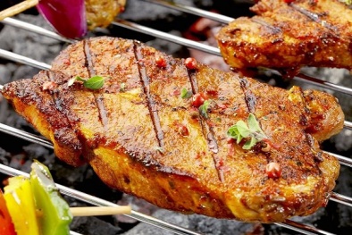 Cậu bé 7 tuổi bị ung thư dạ dày vì ăn thịt nướng, thịt chiên rán từ nhỏ