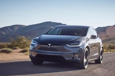 Tesla thu hồi gần 12.000 xe điện sản xuất tại Mỹ