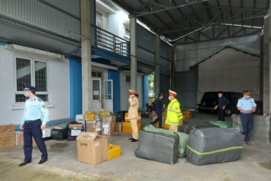 Thu giữ hàng nghìn sản phẩm nhập lậu trên xe khách giường nằm