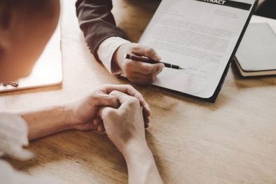 Xử lý tình trạng nhân viên ngân hàng ép khách hàng mua bảo hiểm