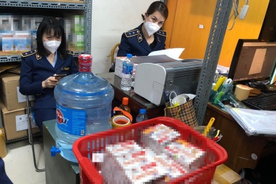 Thu giữ nhiều sản phẩm bảo vệ 13Win19 ưu đãi hấp dẫn nghi hàng giả, hàng nhái tại chợ thuốc lớn nhất Thủ đô