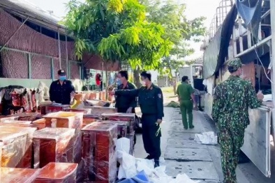 Thu giữ nhiều đồ gỗ không rõ nguồn gốc xuất xứ