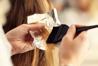 Hóa chất thuốc nhuộm tóc có thể gây ảnh hưởng tới nội tiết khi mang thai