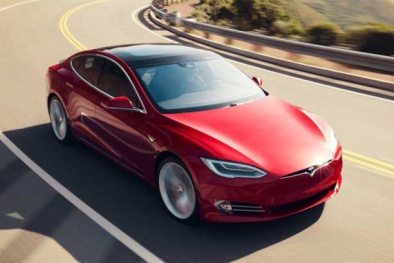 Triệu hồi hơn 500.000 xe Tesla do lỗi tính năng Boombox